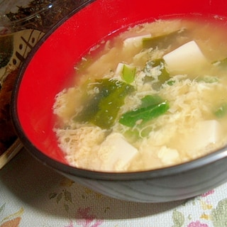 豆腐と卵と小松菜の中華スープ